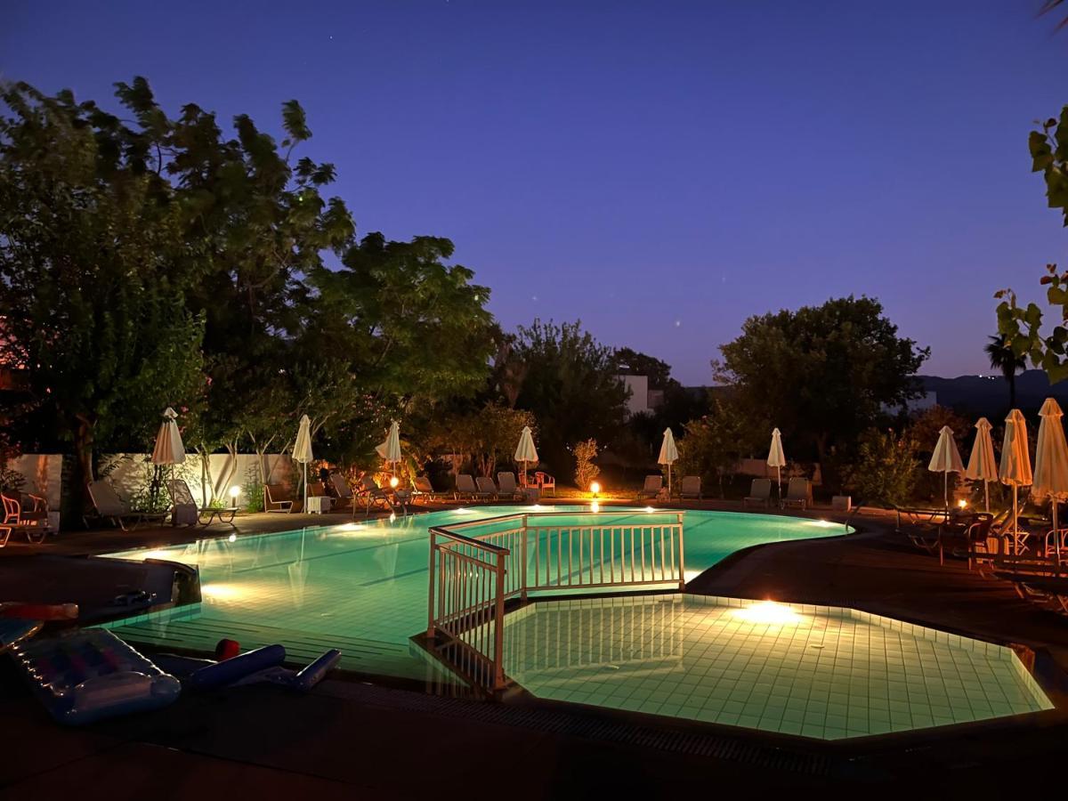 بساليدي Theodorou Beach Hotel Apartments المظهر الخارجي الصورة